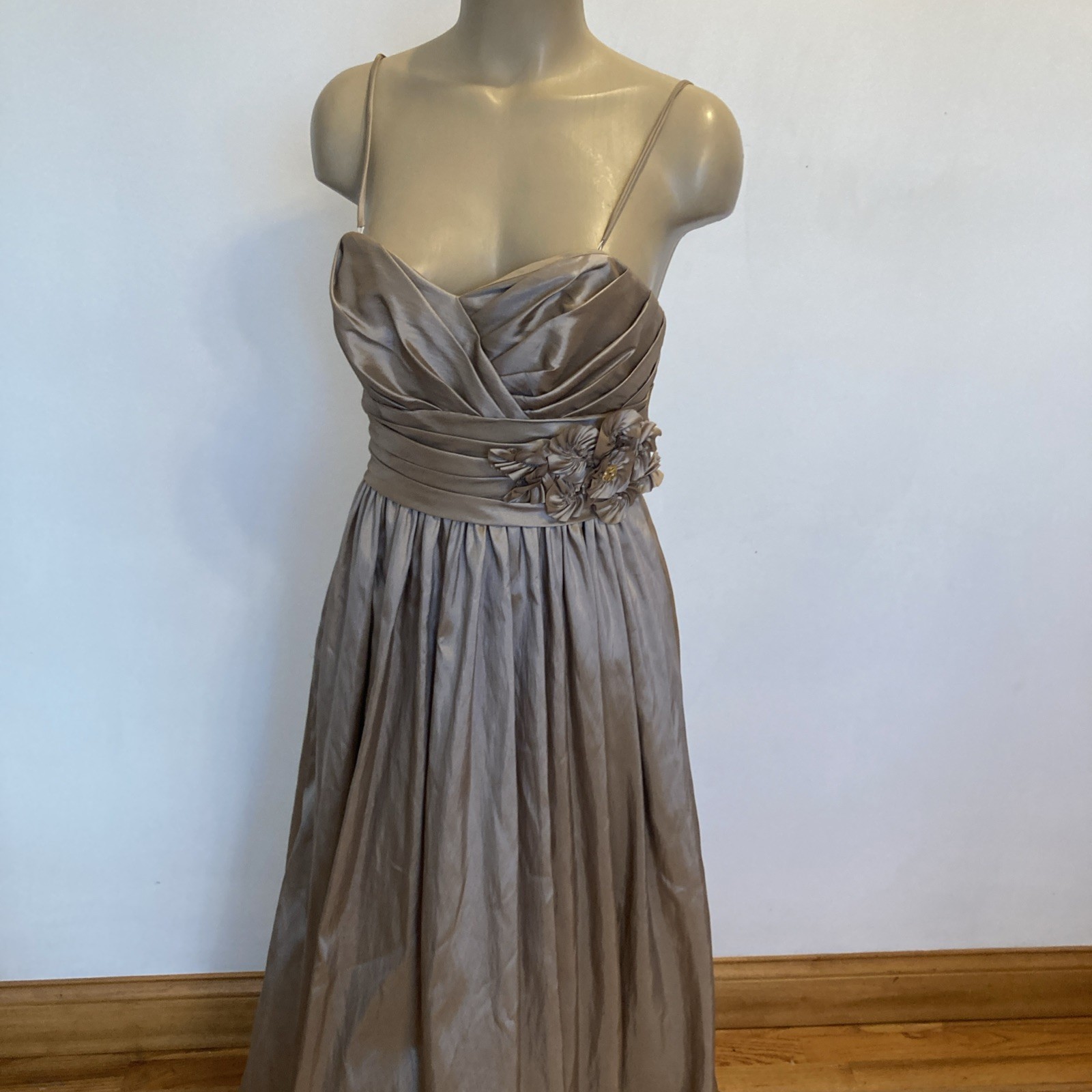 Watters and Watters size 6 beige long gown dress