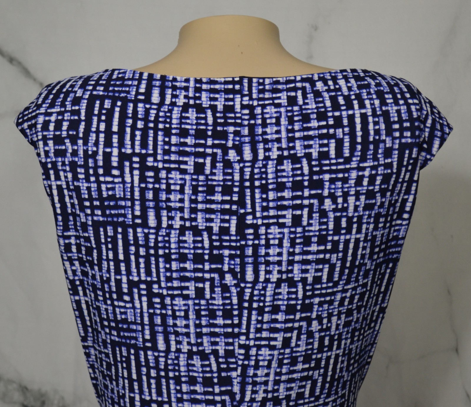 CHAPS Black Blue White Patterned Dress Large Slight Cap Sleeve Twist Waist