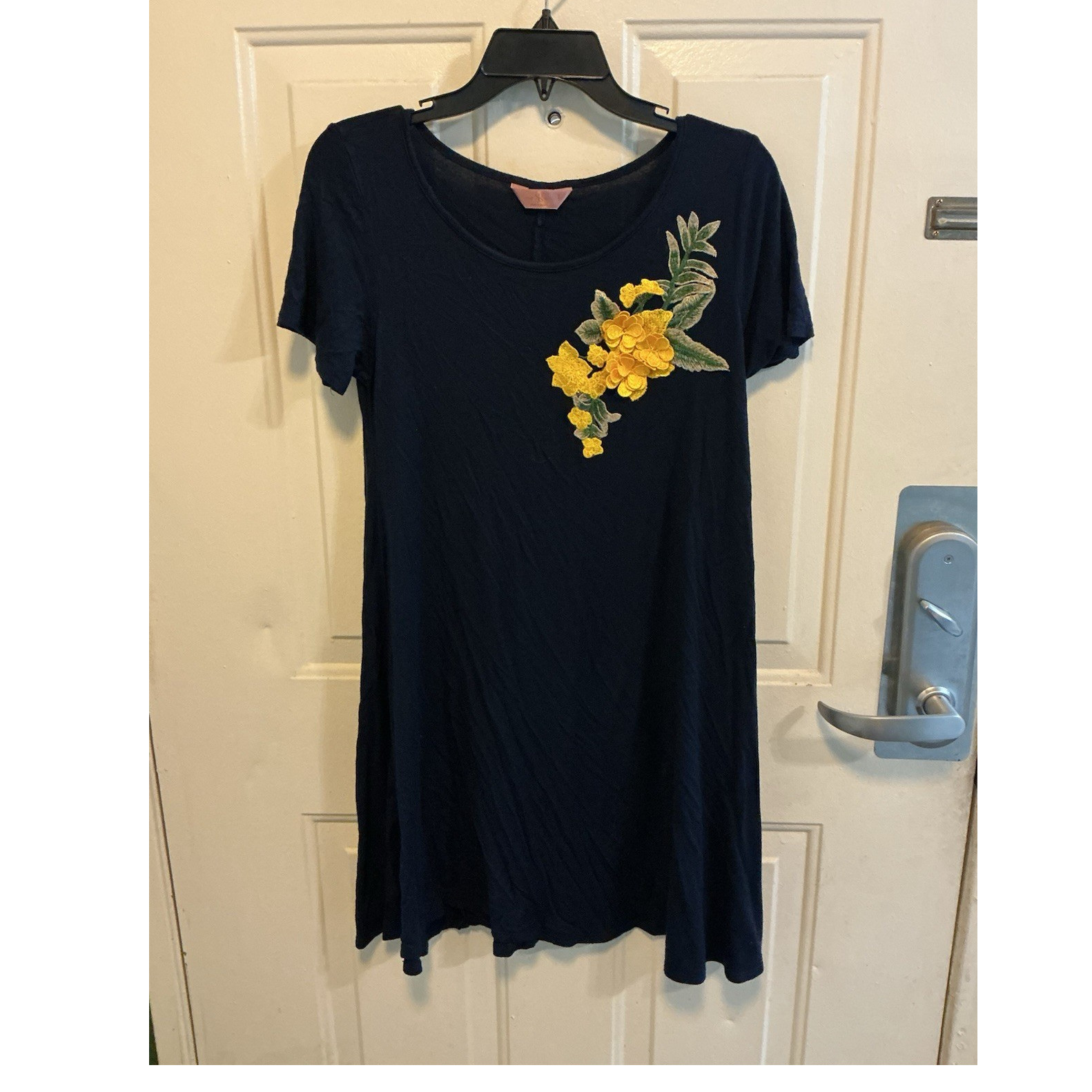 SJS Black T-Shirt Dress Short Sleeve Crew Neck Short Embroidered Floral L