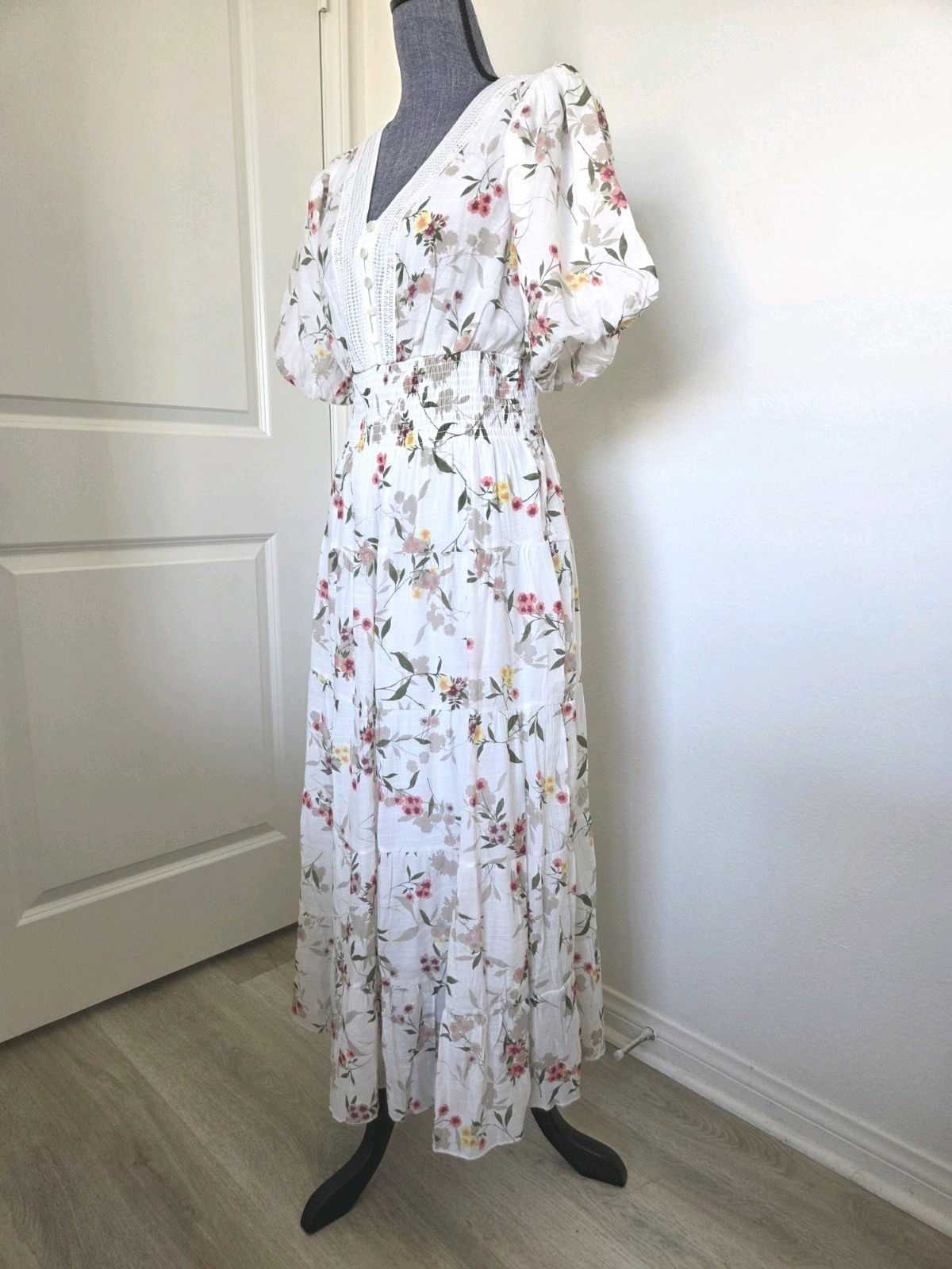 NWT💕 Size Small J. Gee Women’s Floral V Neck Button Tier Elastic Waist Dress