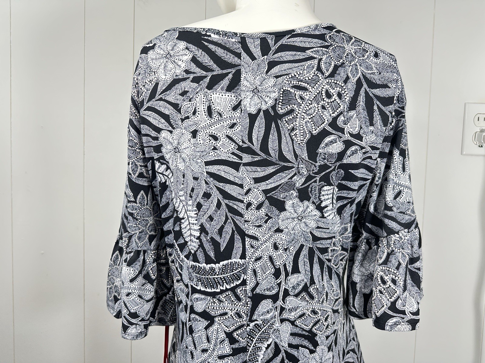 NWT Ruby Rd Womens Size M Black Textured Floral Dress 3/4 Ruffle Sleeve