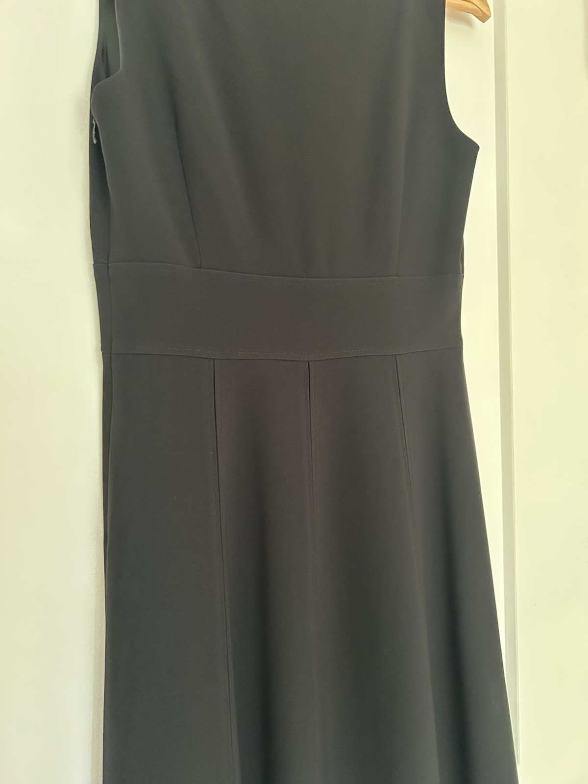 Ann Taylor Black Solid Crepe V-Neck Sleeveless A-Line Lined Zip Dress 0