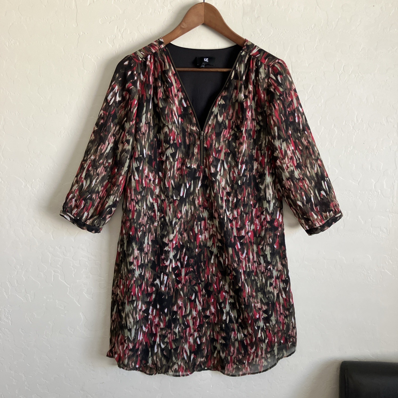 Womens L Dress Green Pink Knee Length 3/4 Sleeve Zipper Accent V-Neck IZ Byer