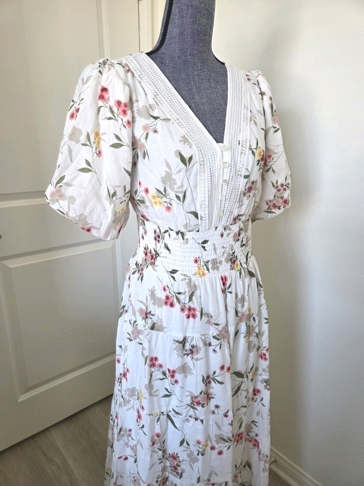 NWT💕 Size Small J. Gee Women’s Floral V Neck Button Tier Elastic Waist Dress