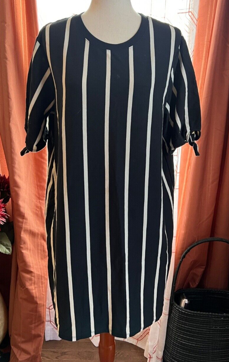 Who What Wear t-shirt dress black & cream vertical striped tie sleeve sz XL EUC