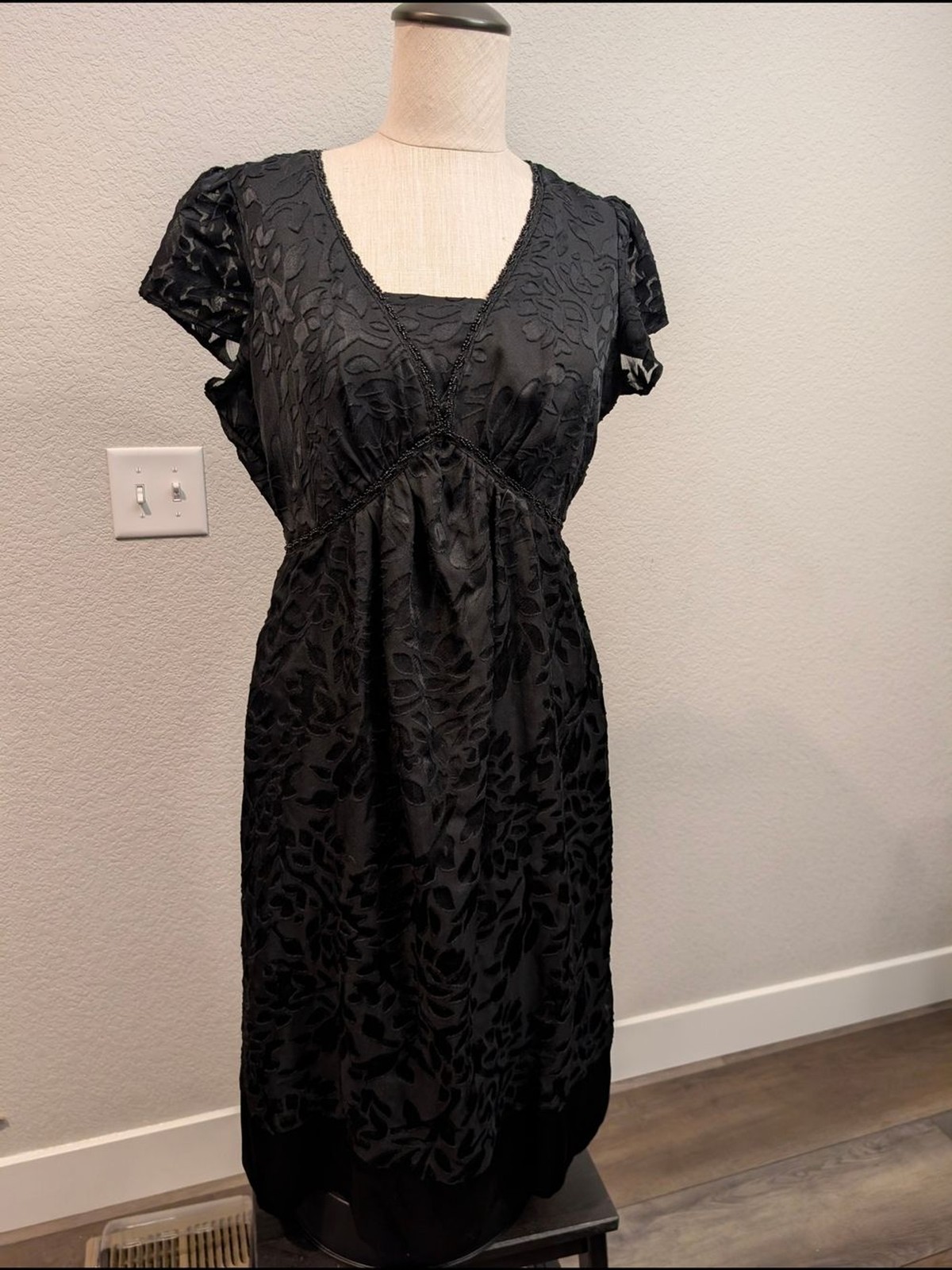 Motherhood Sz M Black Textured Lace Details Floral Midi Maternity Dress
