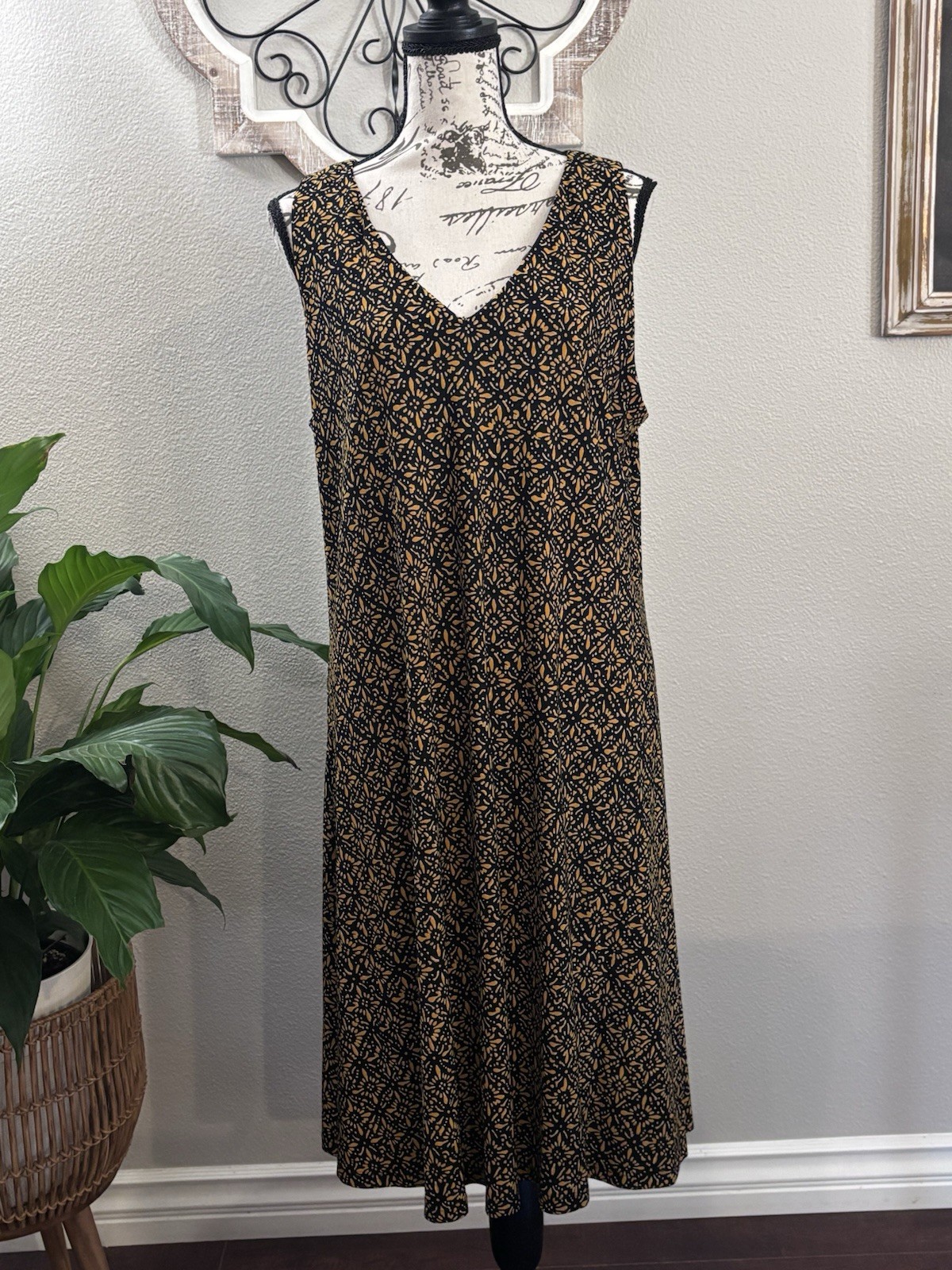AK Anne Klein Yellow Gold Black Sleeveless Shift Dress Size 12