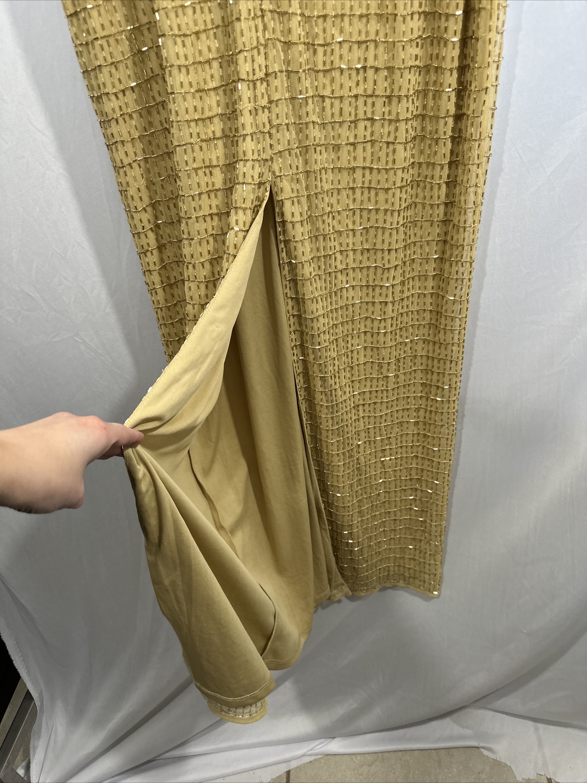 NWT $598 Mac Duggal [ 8 ] 5625 Beaded Cap Sleeve V Neck Column Gown Gold #G1605