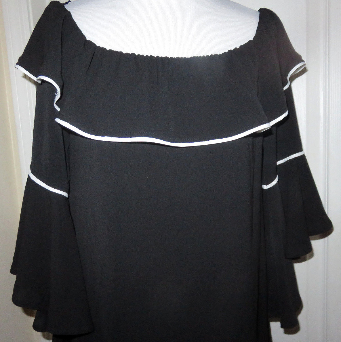 June & Hudson Black Ruffle Off Shoulders Dress Size Large NEW SALE