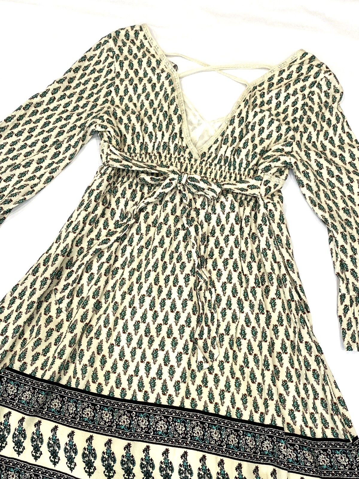 American Rag Sz L Boho Dress Paisley bell sleeves Ivory, Green, And Red Colors