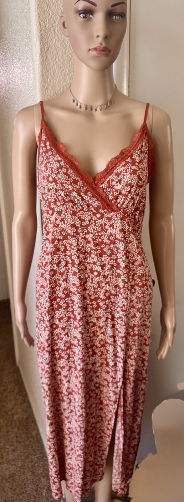 No Boundaries Spaghetti Strap Red And White Floral MIDi Dress Slit 15-17 XL
