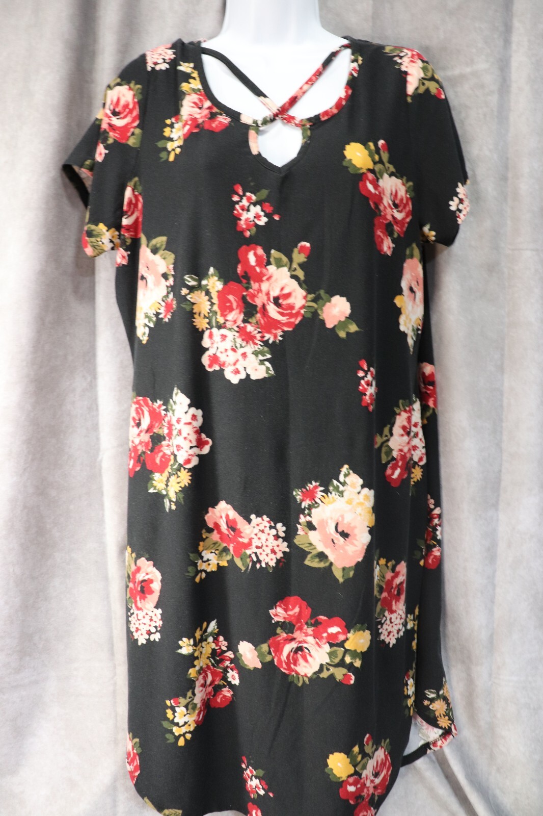 Sauci Plus Women’s Black Floral Print Short Sleeve Knee Length Shirt Dress 1X