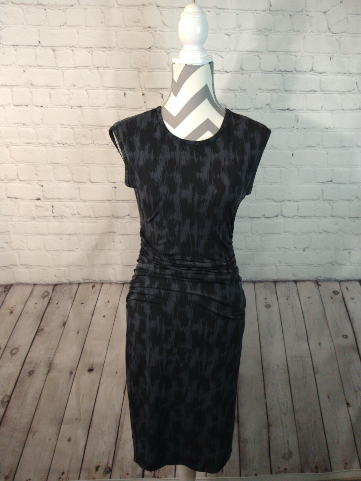 Black & navy blue BANANA REPUBLIC side rouching TUBE DRESS – sz XS / barely worn