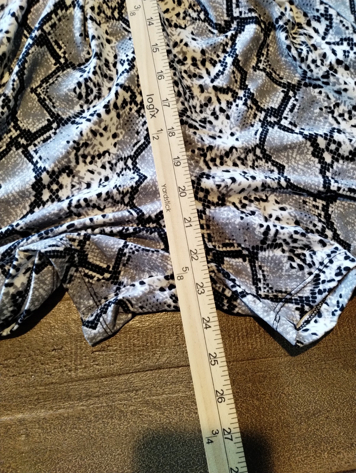 Women’s Sleeveless Strapless Snake Print Dress With Fitted Legs Size Large