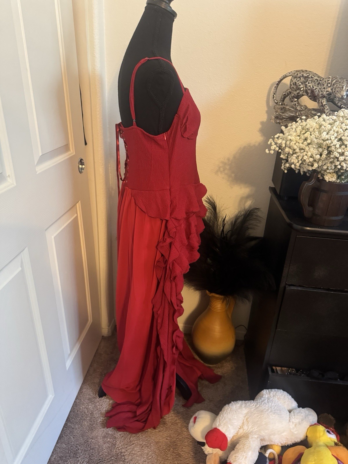 Women’s Red Solid Square Neck Sleeveless Ruffle Lace-Up Back Hi-Low Dress L