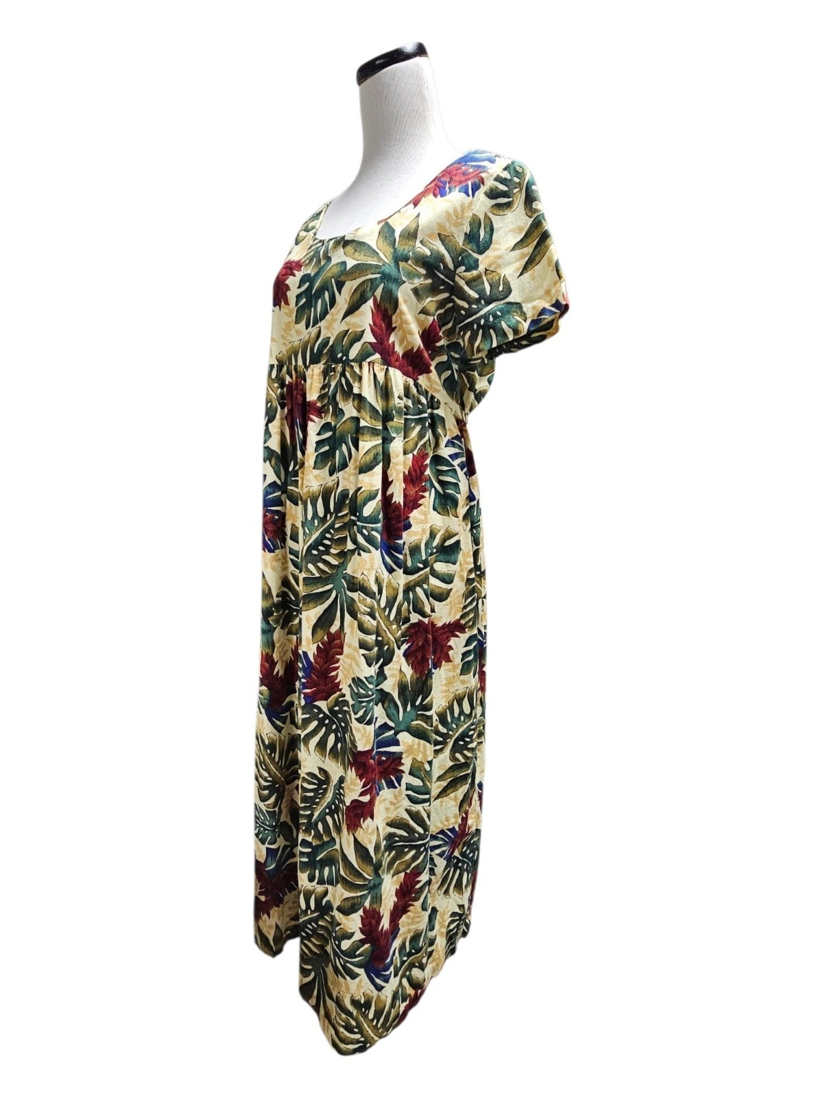 Hilo Hattie 883 short sleeved tropical Hawaiian muumuu / ginger tea dress . S