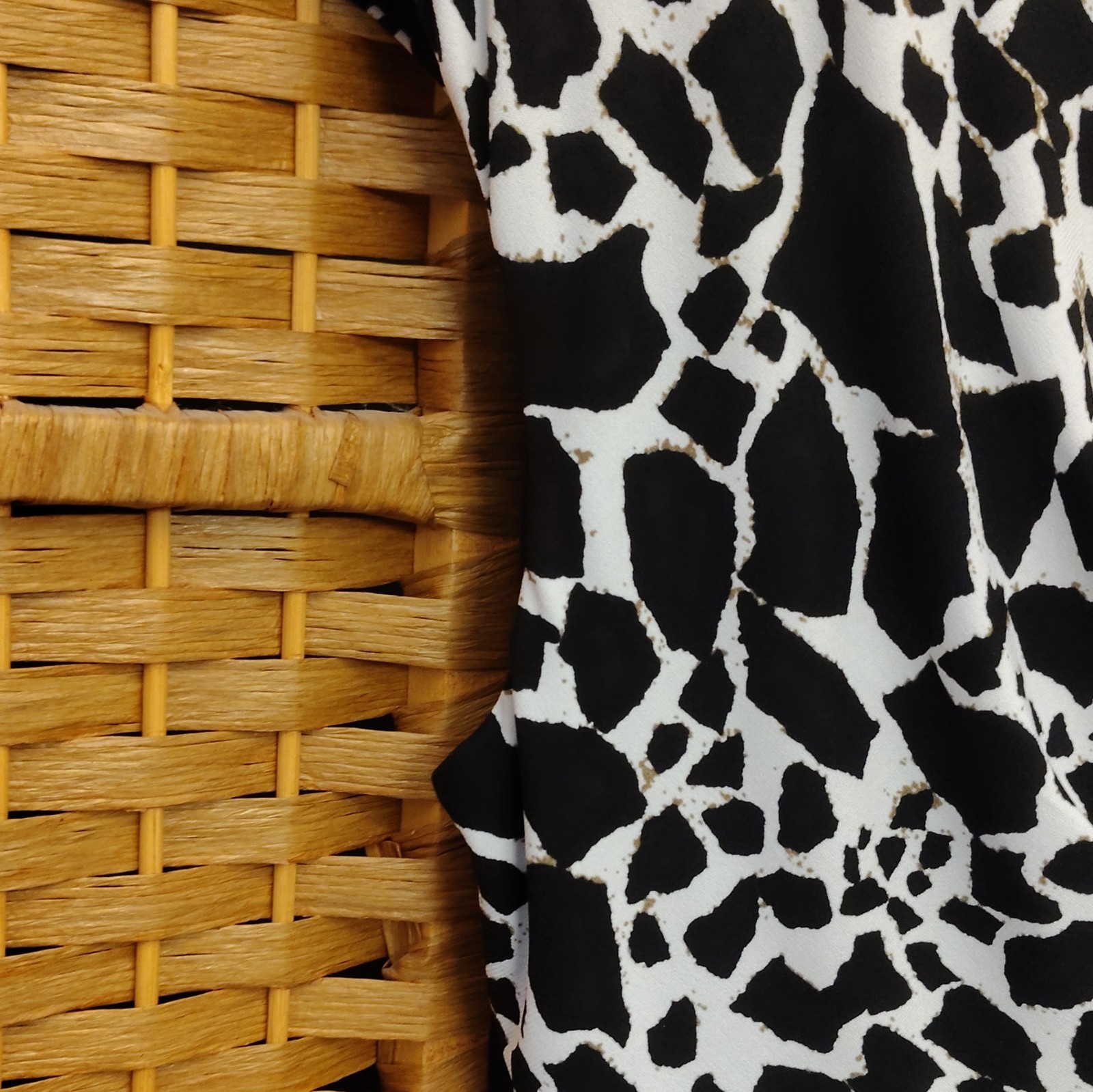 Black Label by Evan-Picone Women’s Black/White Animal Print V-Neck Dress Size 10
