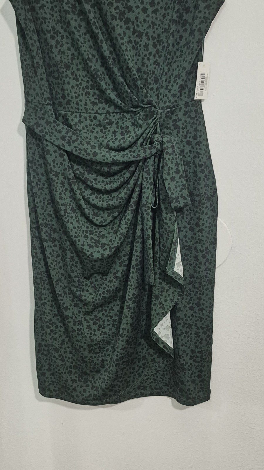NWT AMAZON ESSENTIALS WOMEN’S BLACK & GREEN DRESS SIZE MED ANIMAL PRINT ROUCHED