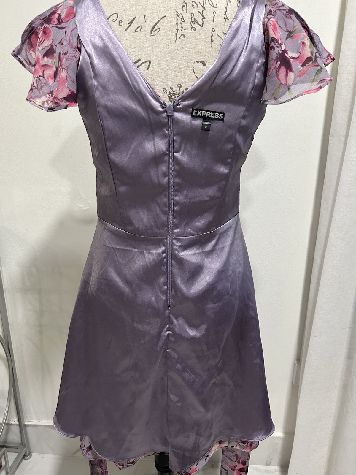 Express Lavender Floral Midi Dress Pink Accents V-Neck Flutter Short Sleeve 6
