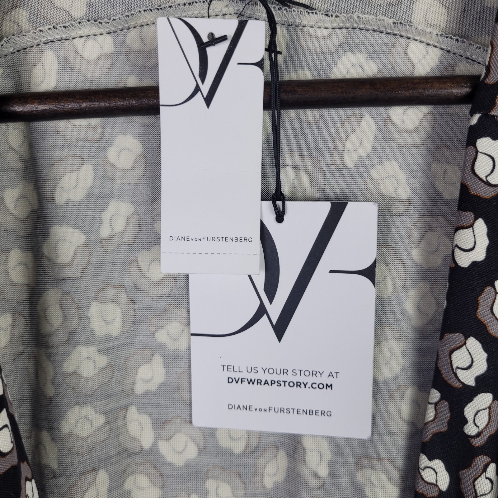 NWT DVF Sz 12 Ballet Rose Floral Silk Blend Knee Length Wrap Dress Classic