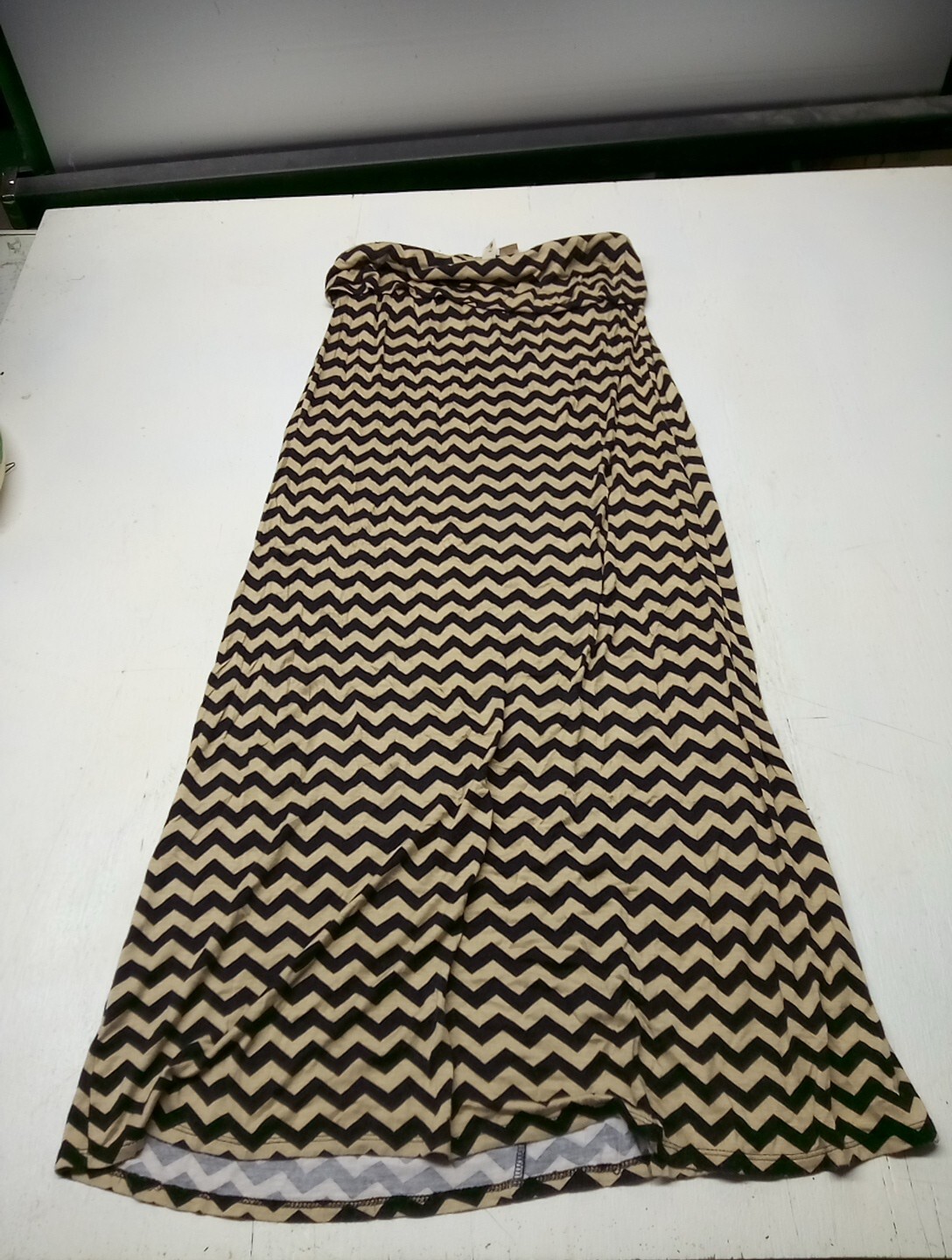BKE Maxi Dress Long Off The Shoulder Black And Copper Zig-Zag Pattern Medium