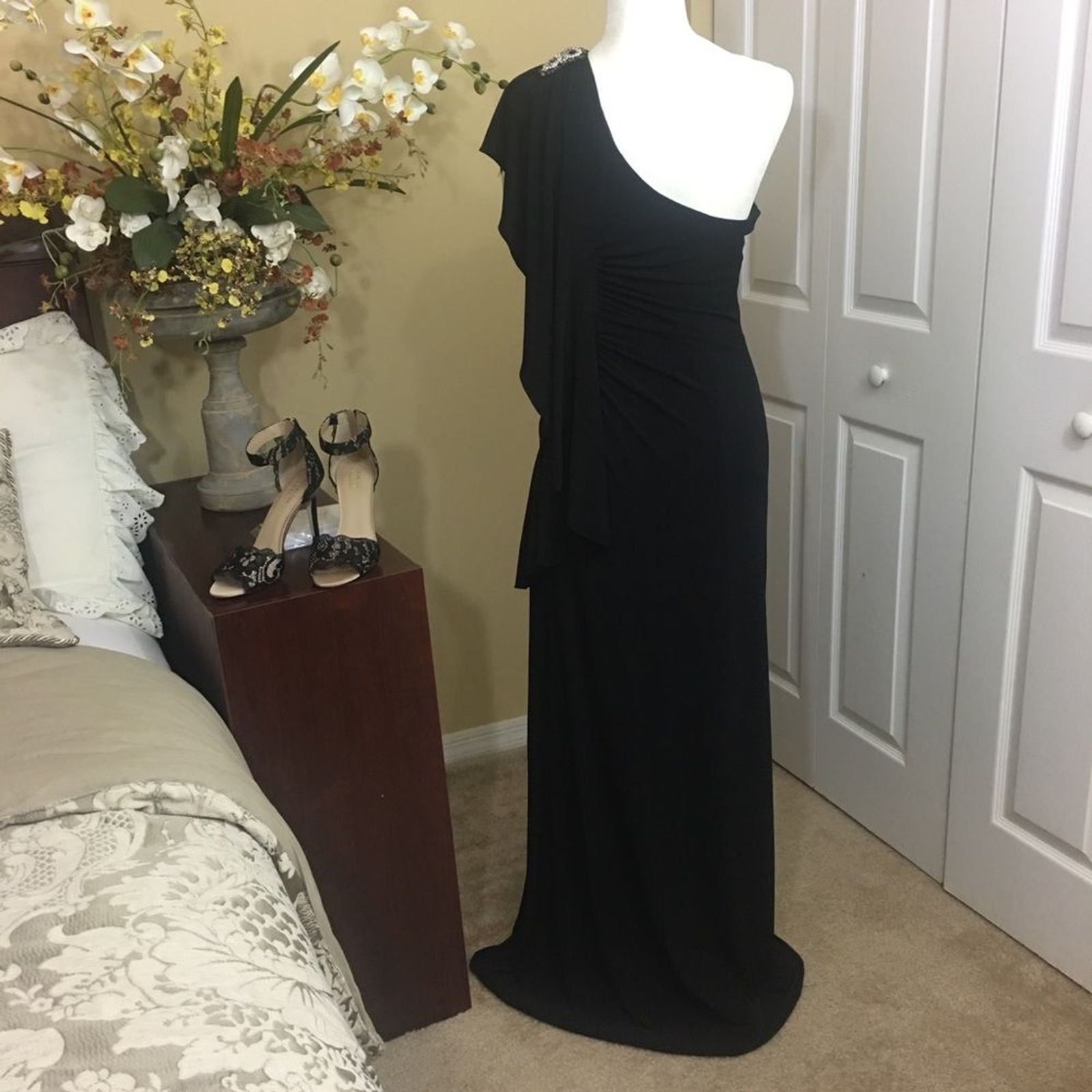 Cachet One Shoulder Floor Length Formal Gown Dress Black Size 10 Gala Cocktail