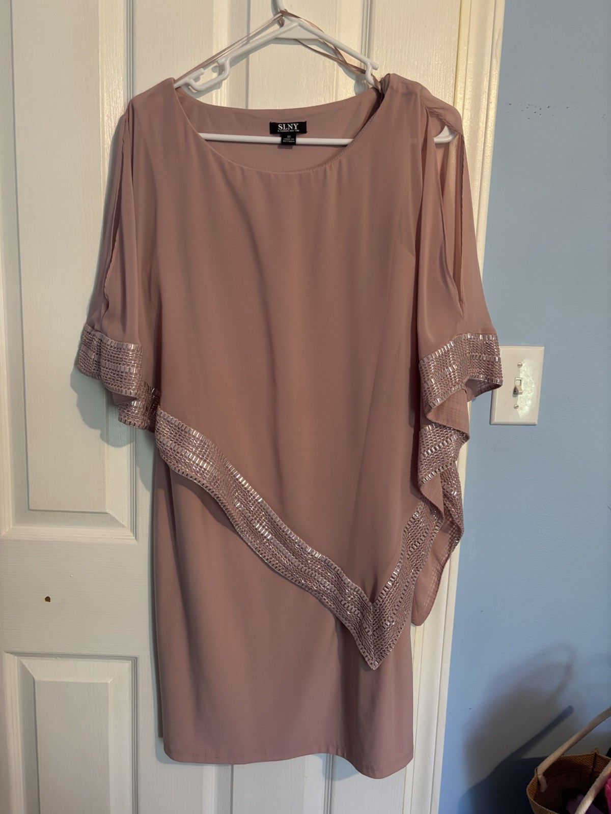 SLNY Women’s Size 12 Mauve Chiffon Sequin Cape Sleeve Shift Dress