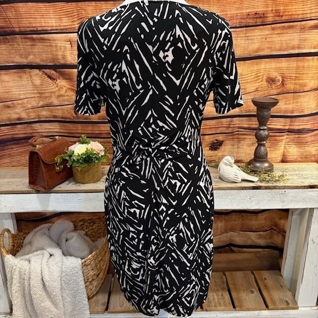 Roz & ALI Black White Geometric Print Short Sleeve Maxi Dress Size S
