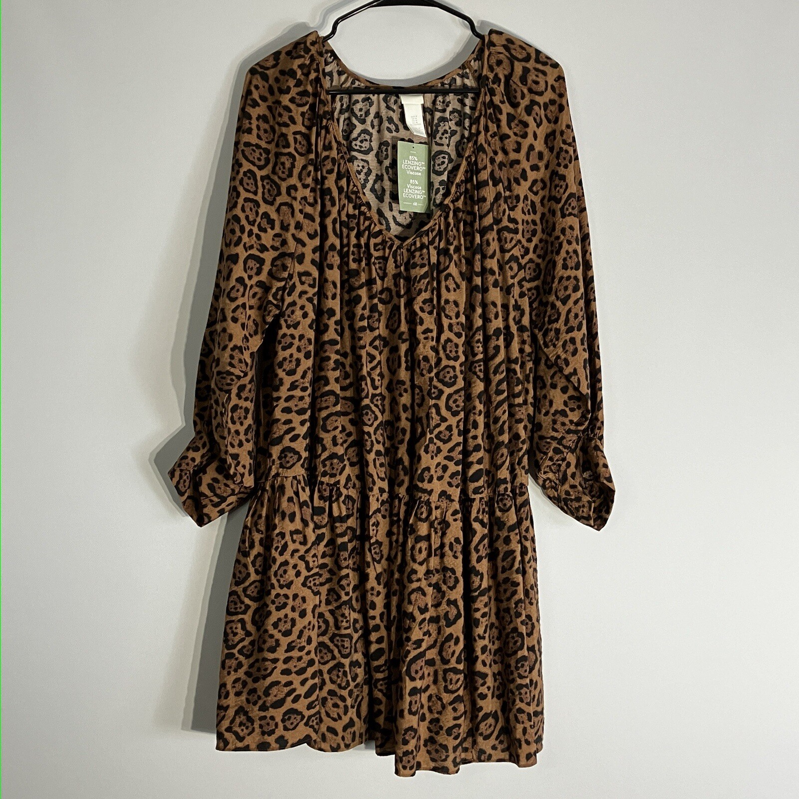 H&M Size Medium Dress V-Neck Leopard Print Lenzing Ecovero Viscose NEW NWT