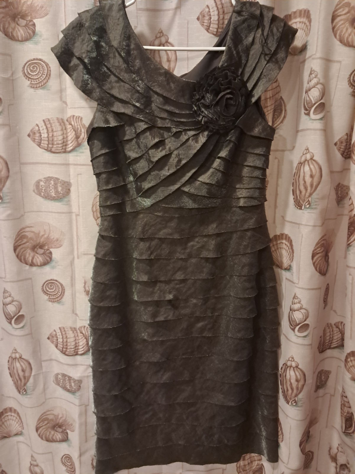 London Times Brown Satin Sheath Dress Scoop Neck Sleeveless Ruffle Flower 8