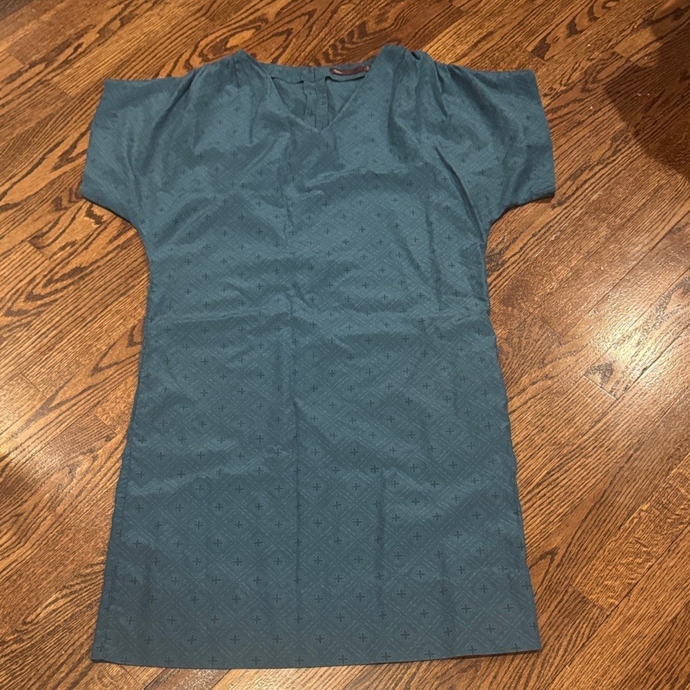 Tea Collection dress 55% Silk 45% Cotton teal with a subtle print