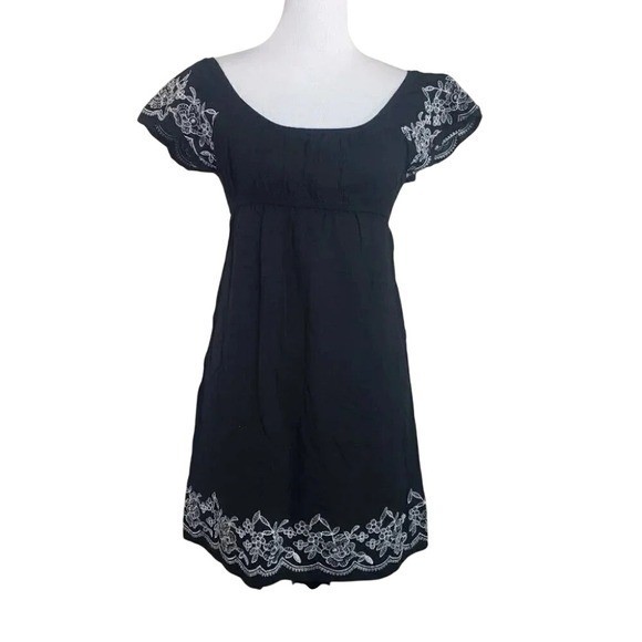 One Clothing Mini Dress M Black Floral Embroidered Boho Empire Waist Cap Sleeve