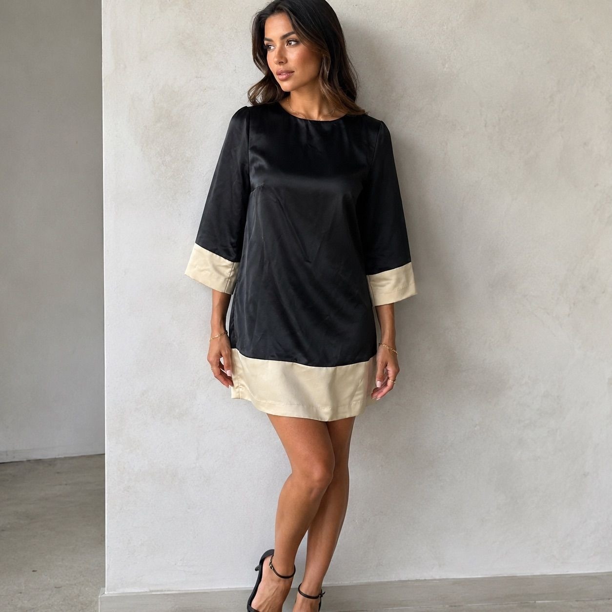 HM Black Champagne Satin Colorblock Shift Dress Size 4 3/4 Sleeve Keyhole Back