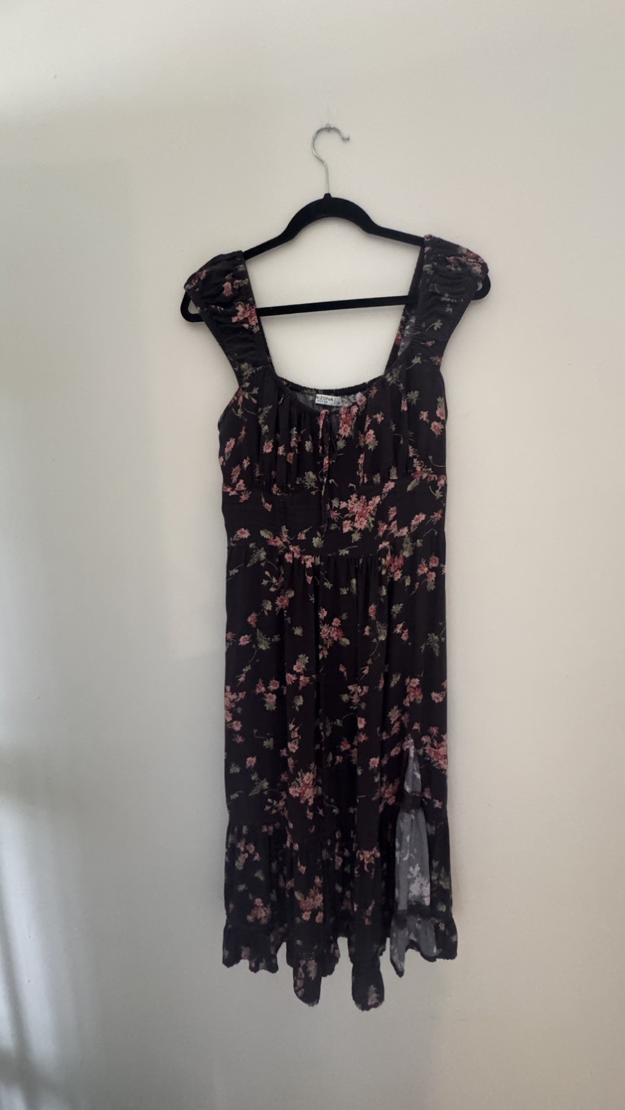 Arizona Jean Co. midi dress features a black floral print, SIZE L