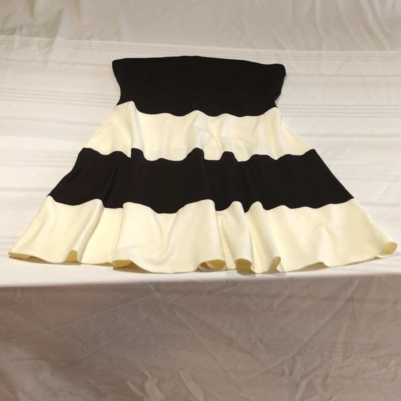 Love CULTURE LARGE STRAPLES BLACK & EGG SHELL COLOR DRESS NWOT