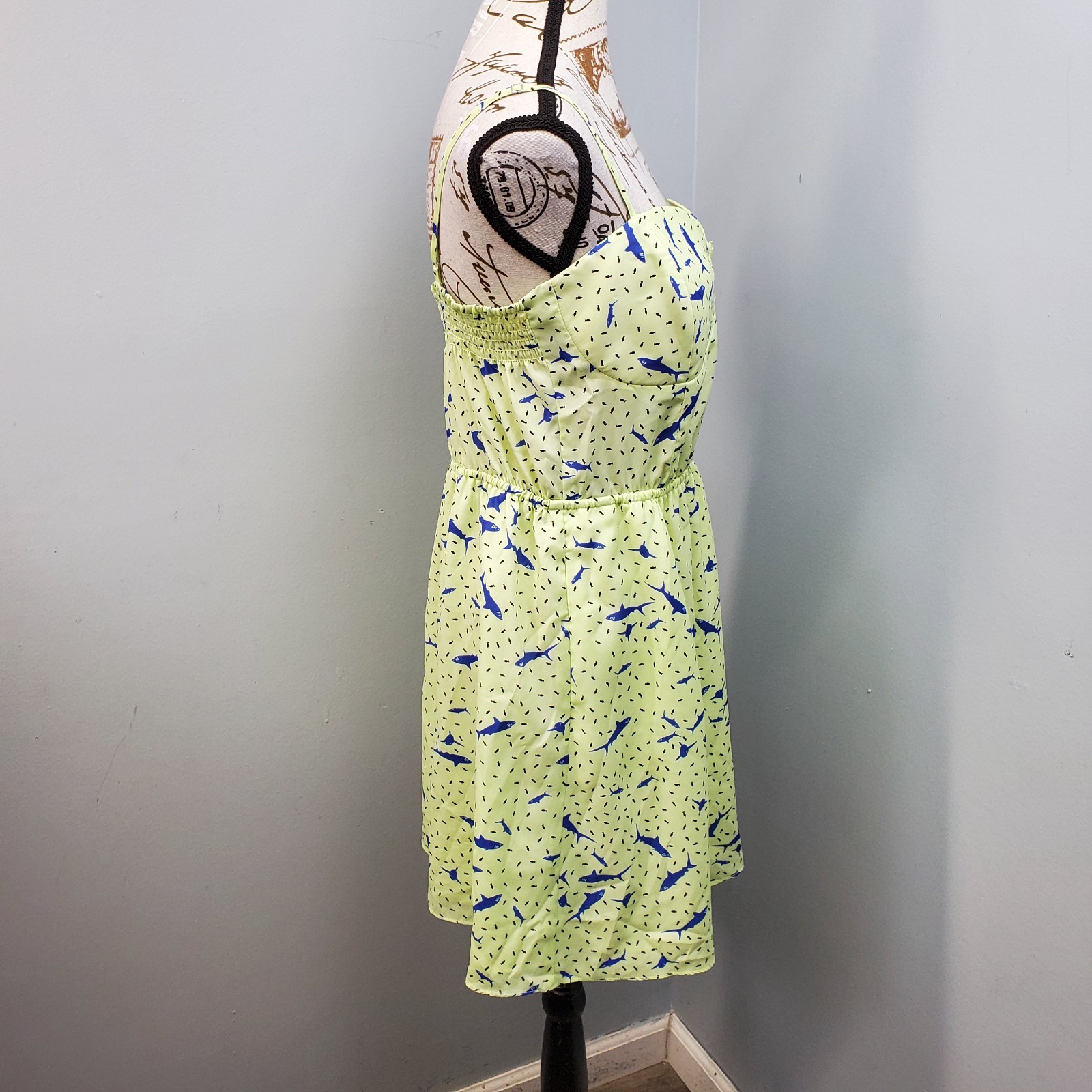 BCBGeneration Dress Womens L Multi Shark Print Sleeveless Smocked Button Front