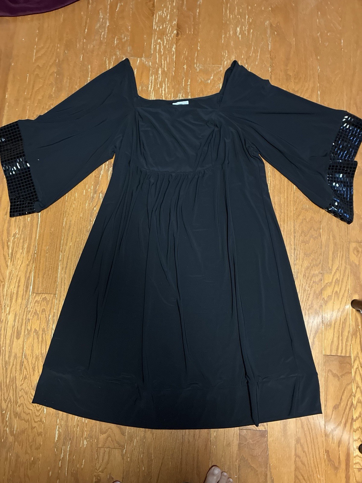 Silhouettes Black Tunic Dress Size 2X Metallic Tile Cuffs Made in USA