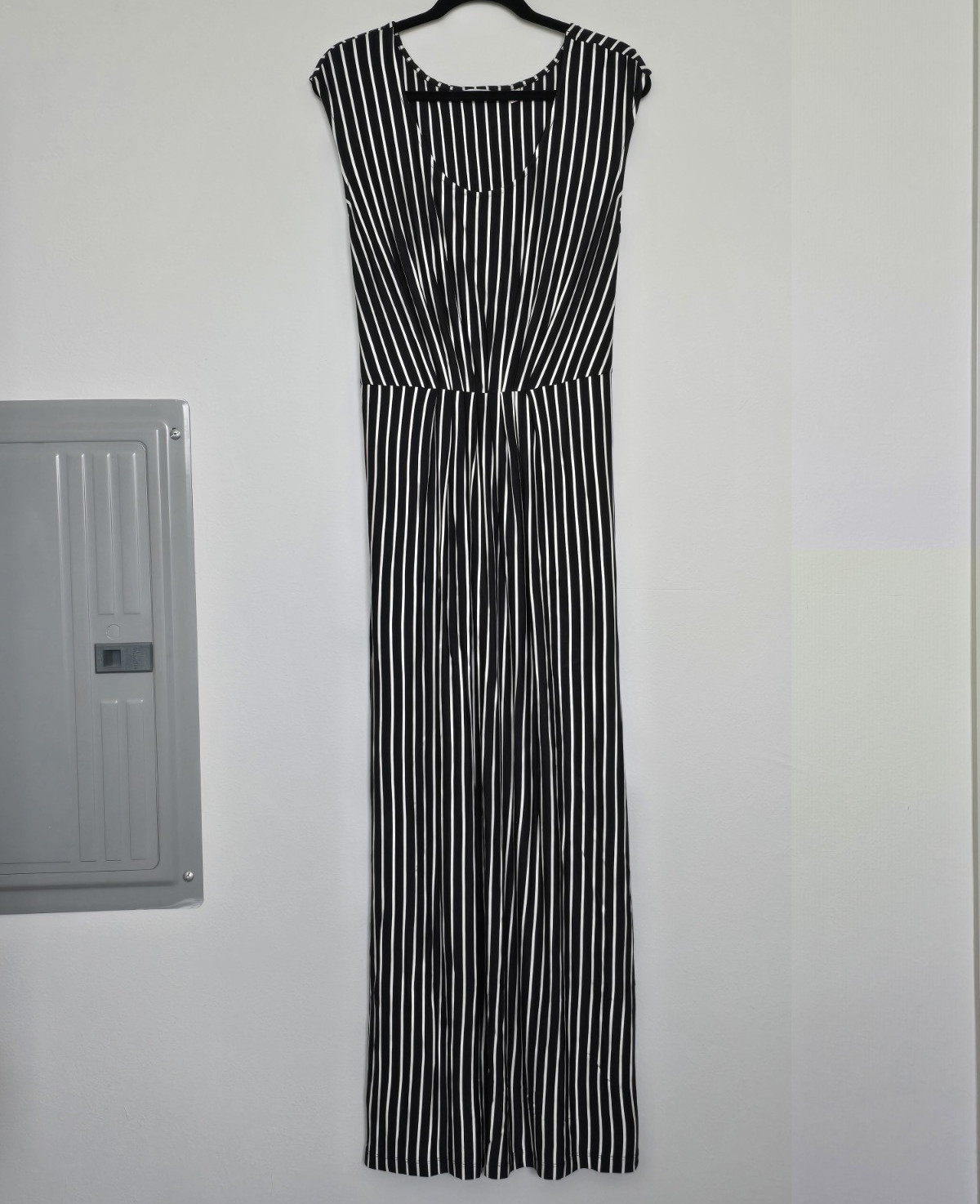 Isaac Mizrahi Live! Women’s Black/White Striped Sleeveless Maxi Dress Tie M