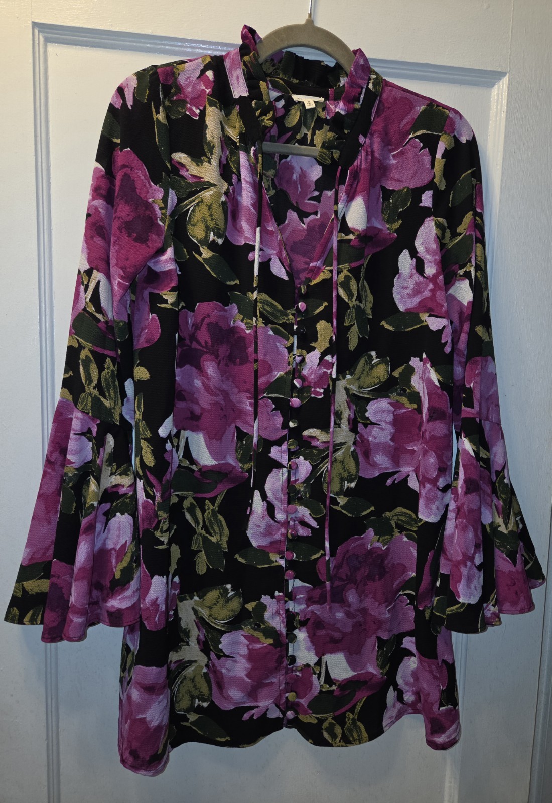 En Creme En Bloom Purple Floral Mini Dress. Ruffle Sleeves. Buttons. Small