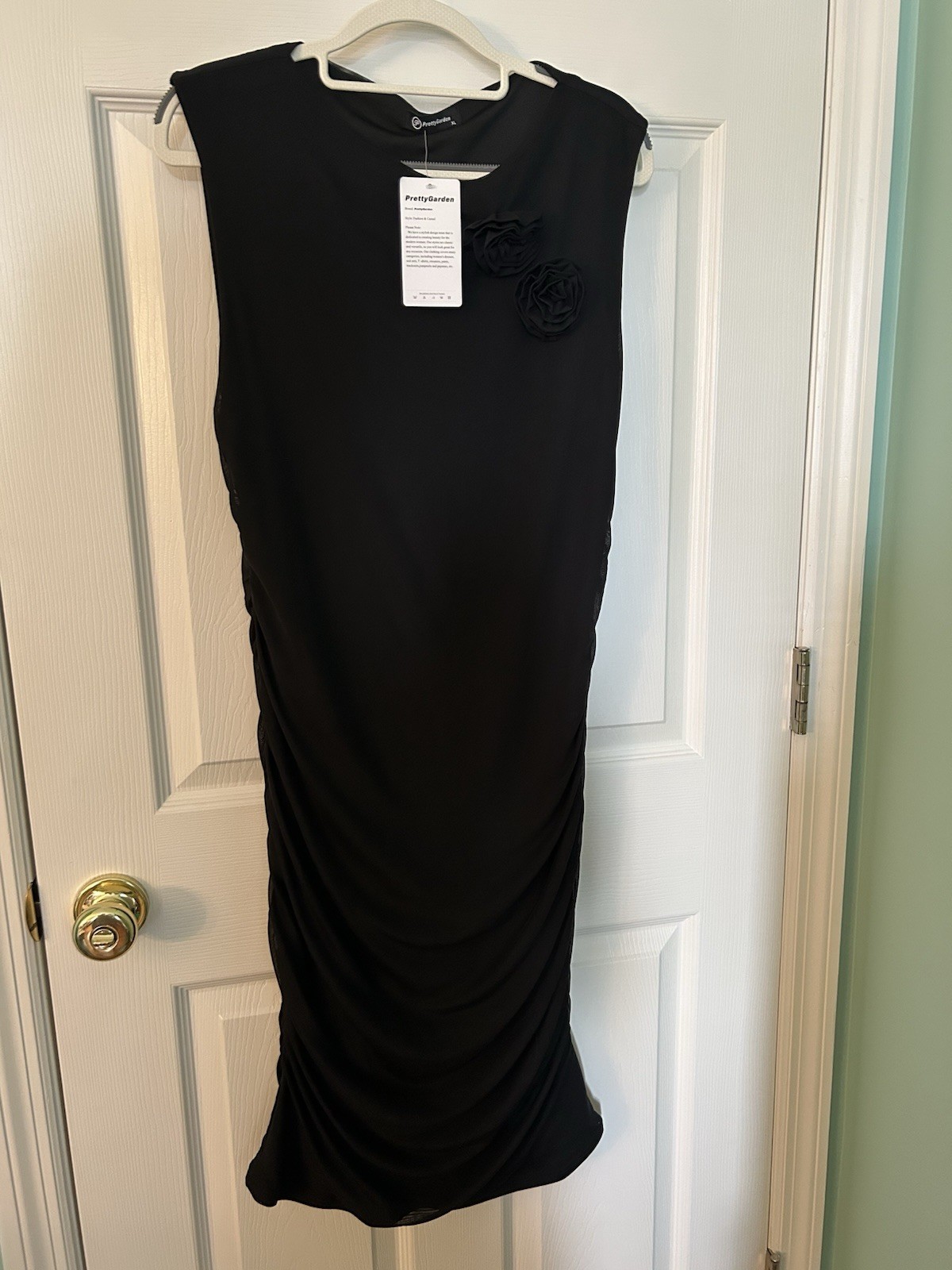 Gorgeous “Pretty Garden” Black, Curve-Hugging, Mid-Calf Dress, NWT, XL