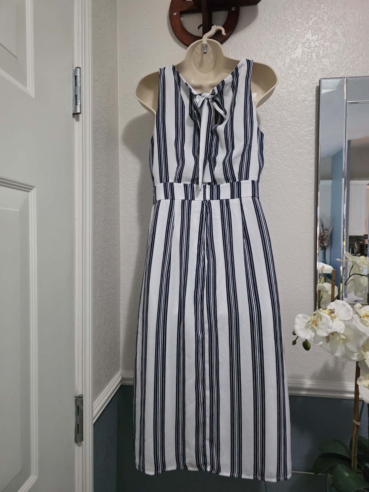 Crystal Sky White/Blue Striped V-Neck Sleeveless dress, size L