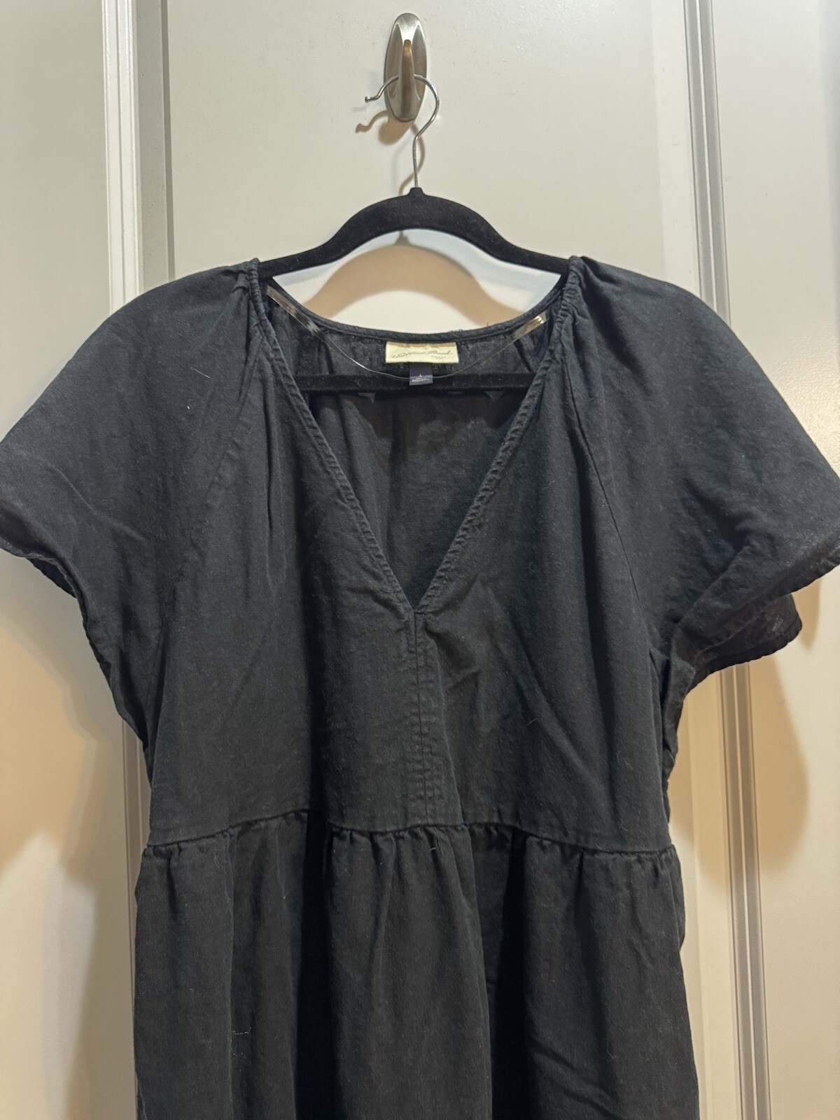 Universal Thread Black Vneck Short Sleeve Tiered Dress Slide Pockets Large
