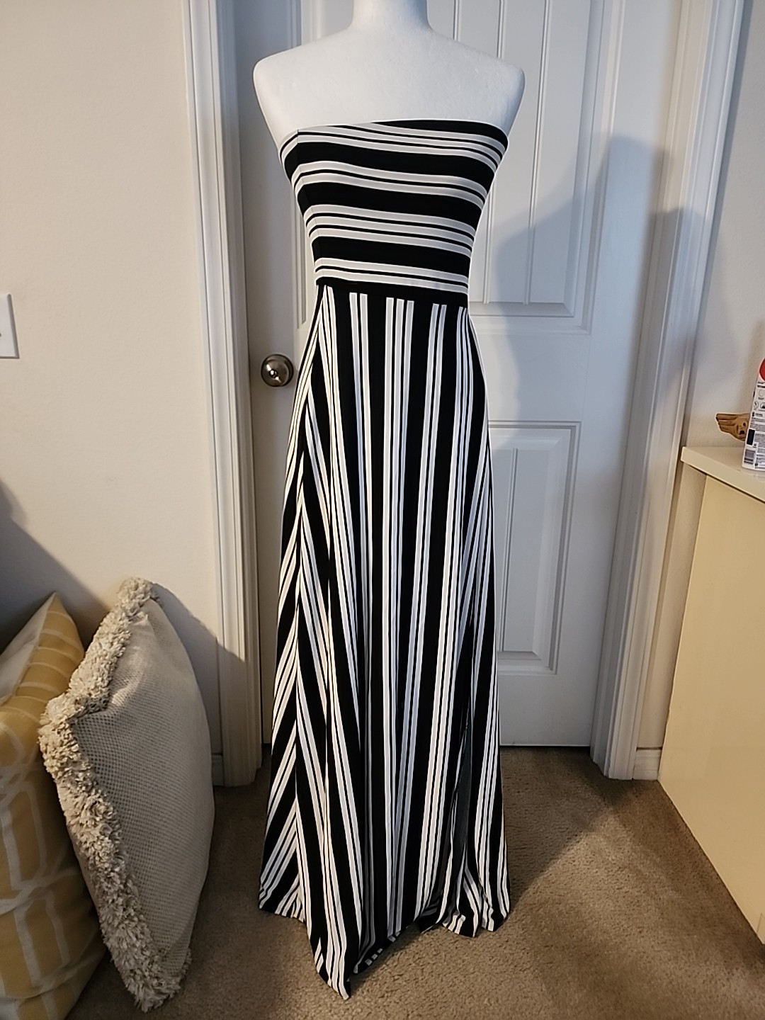 Banana Republic Black White Striped Maxi Dress Strapless Sz Small Tall 52″ Long