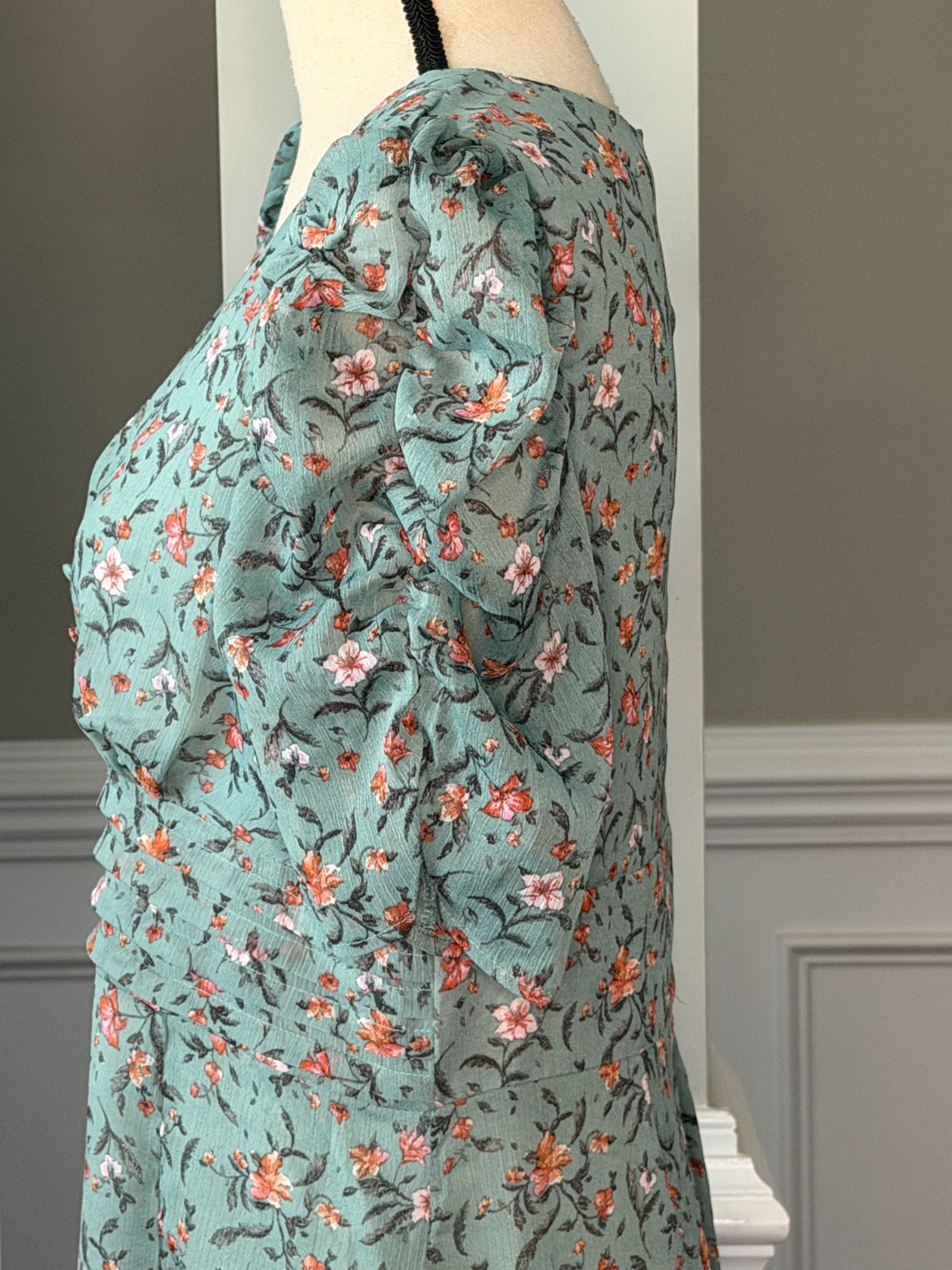 By The River Floral Midi Dress Short Sleeve V-Neck Multicolor Size Large