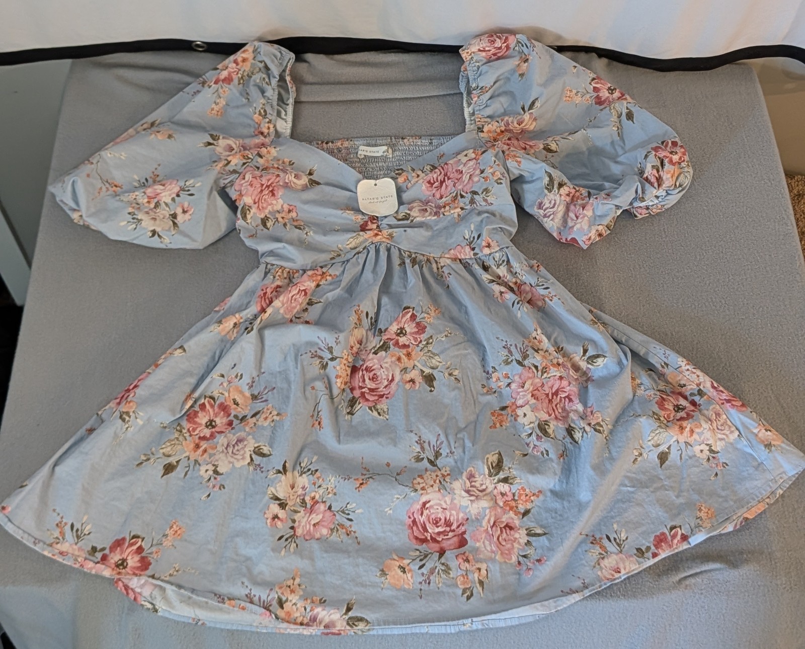 Altar’d State Floral Mini Dress Blue Pink flowers, Puffy Sleeves Size XL Girly