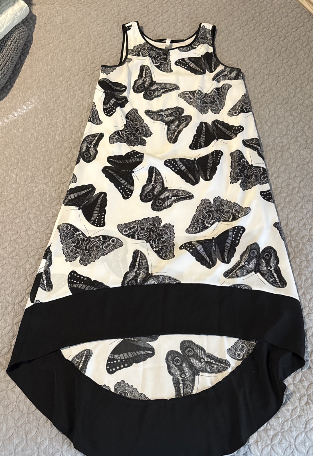 EUC KENSIE HIGH LOW BLACK & WHITE BUTTERFLY DRESS SIZE MEDIUM