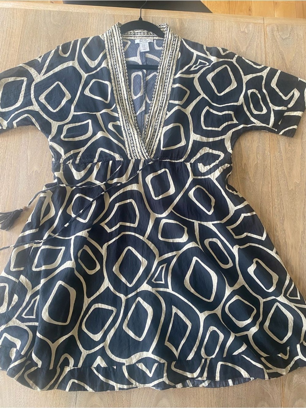 haute hippie Black & Cream Geometric V-Neck Tunic Dress
