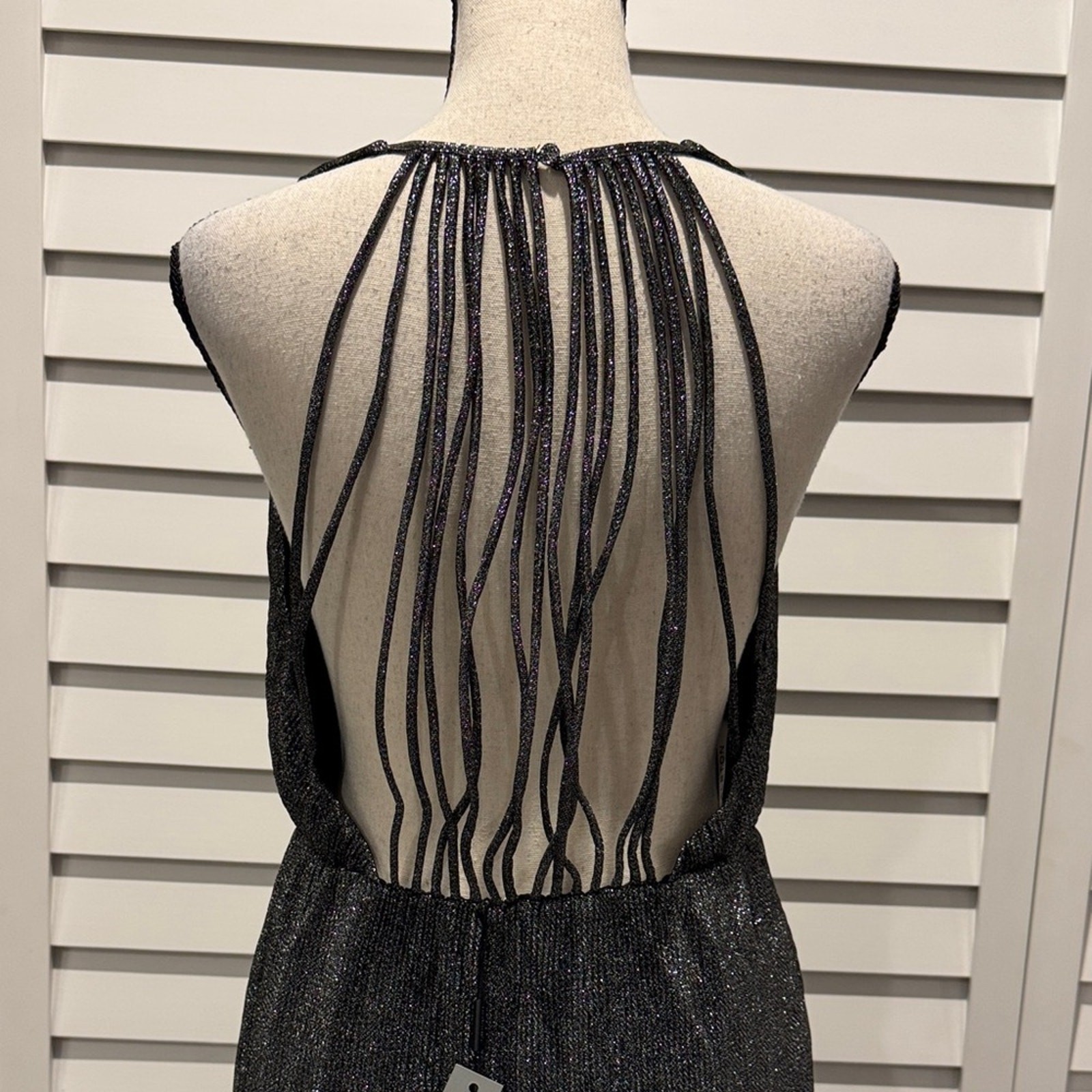 Halston Heritage Metallic Silver & Black Evening V-Neck lined Dress. size 2