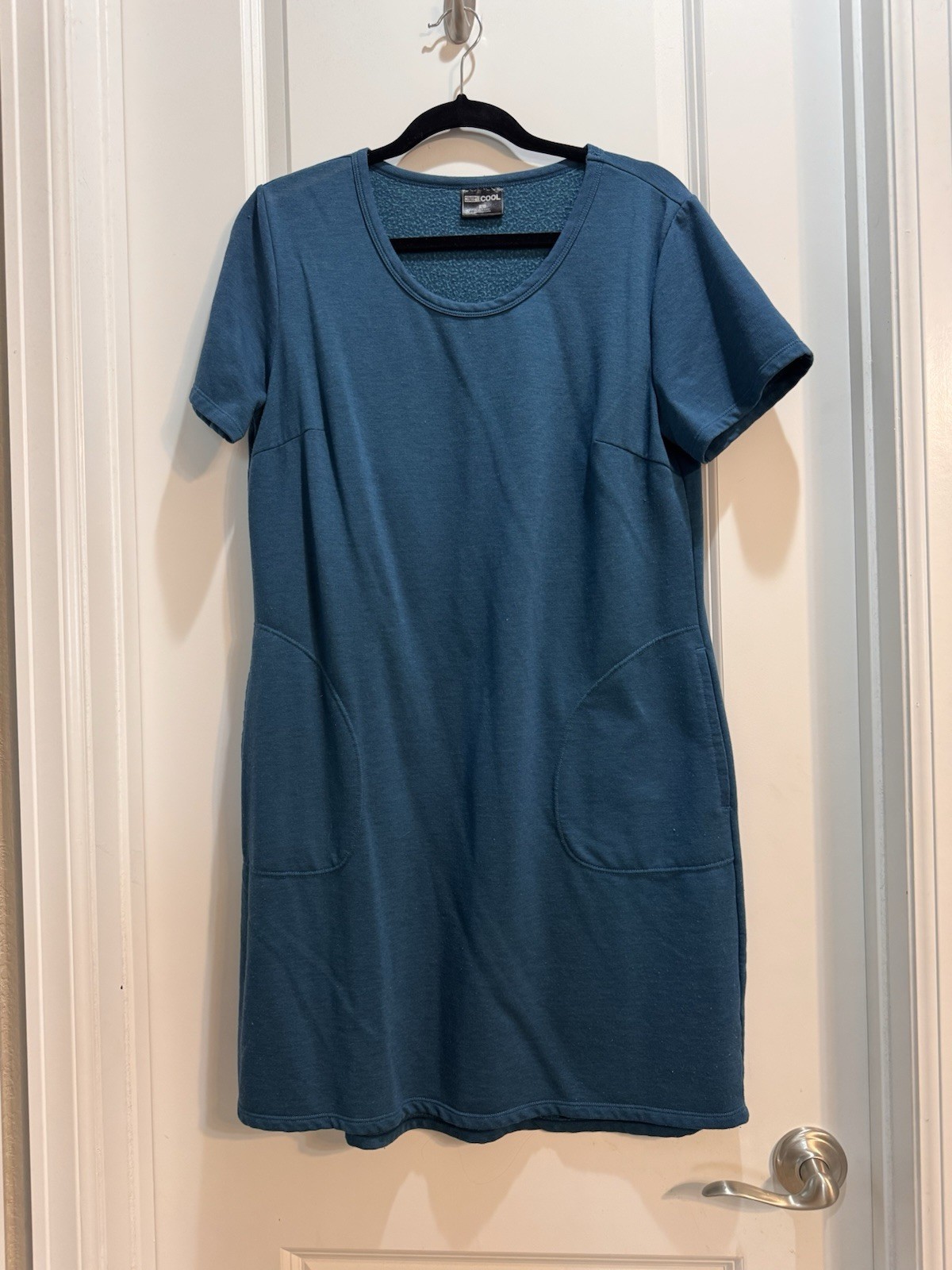 32 Degrees Cool Blue Dress Large Slide Pockets RoundNeck Armpit To Armpit 20”