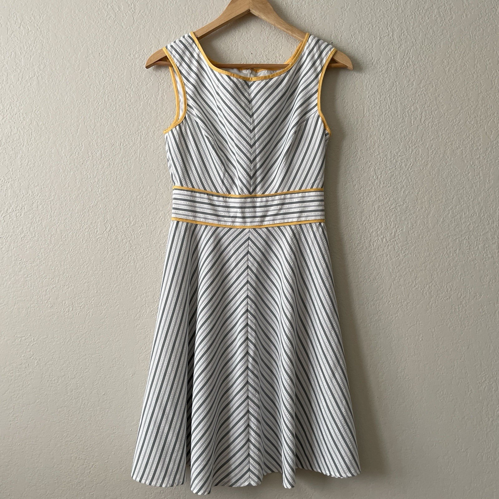 London Style Collection Fit And Flare Sleeveless Dress Womens Size 8 Striped